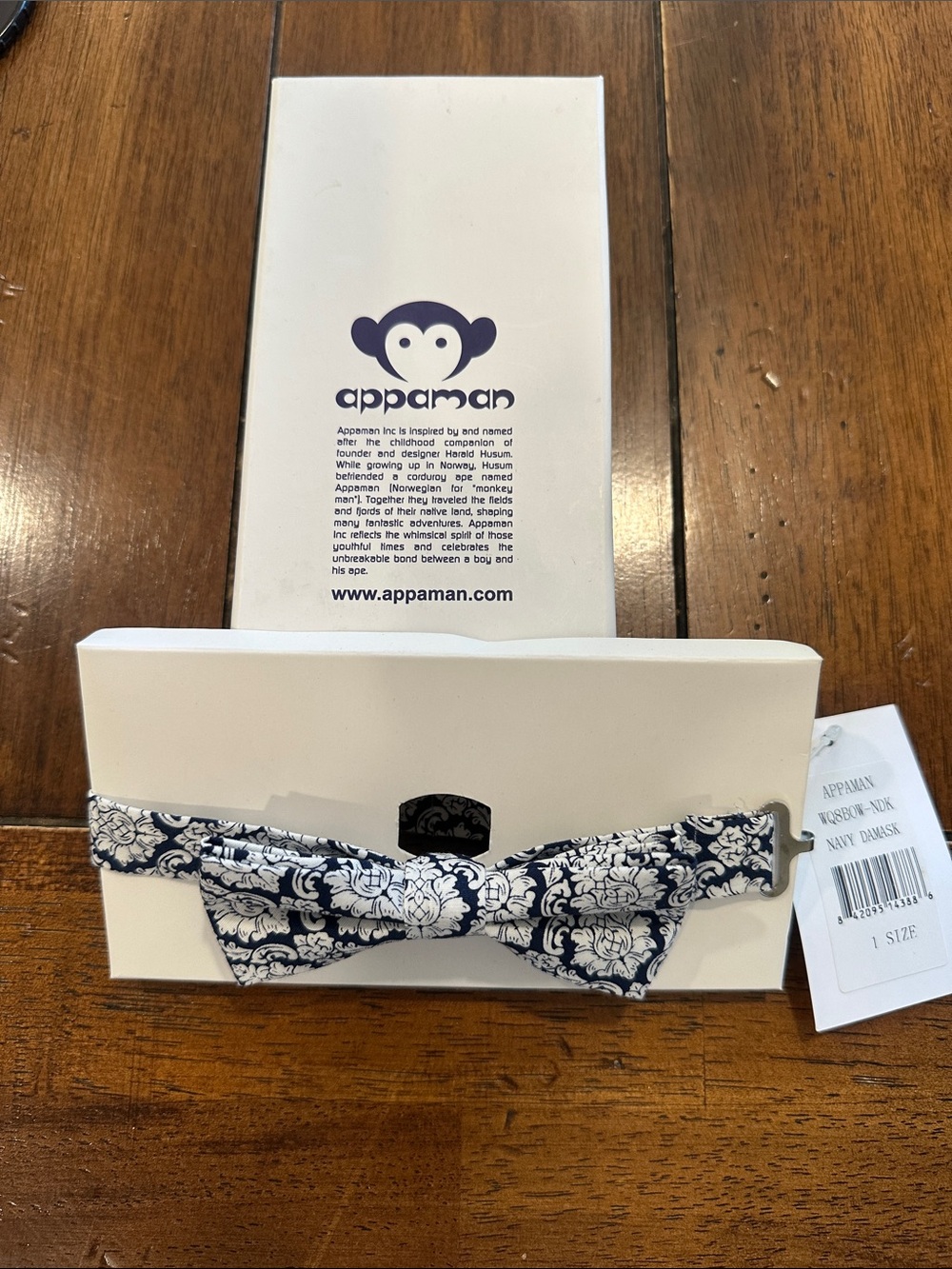 Appaman Navy Damask Floral Pattern Boy Pretied Bow Tie NWT